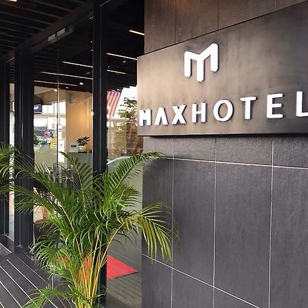 Max Hotel Subang Jaya Esterno foto