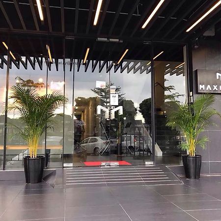 Max Hotel Subang Jaya Esterno foto