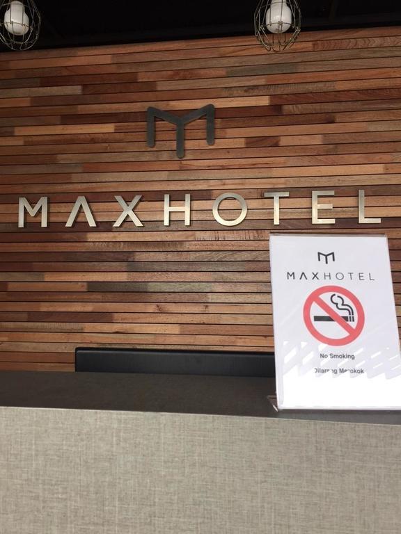 Max Hotel Subang Jaya Esterno foto