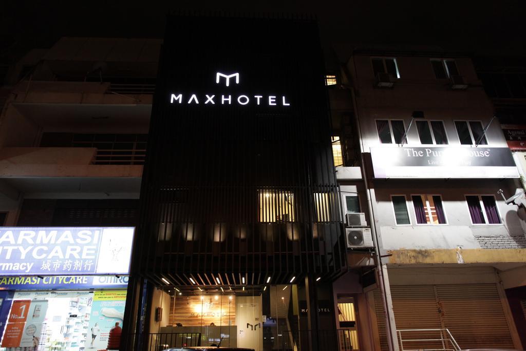 Max Hotel Subang Jaya Esterno foto