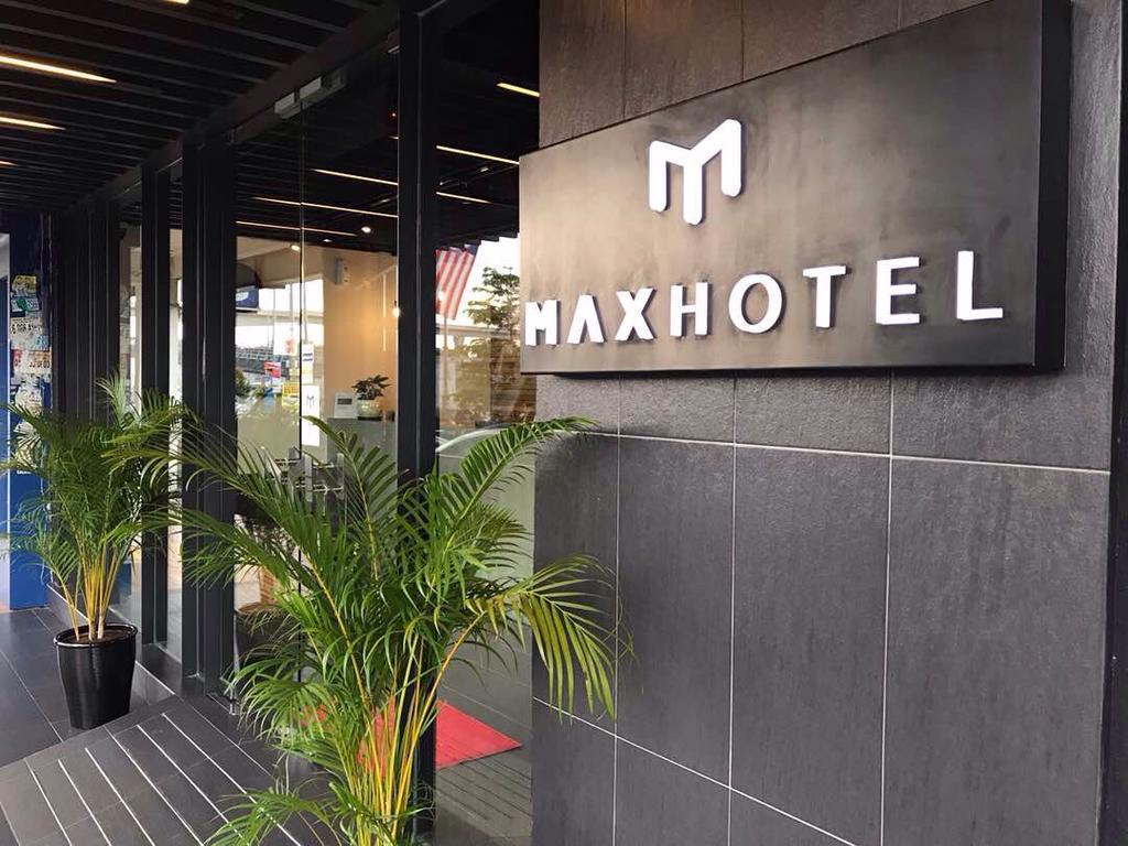 Max Hotel Subang Jaya Esterno foto