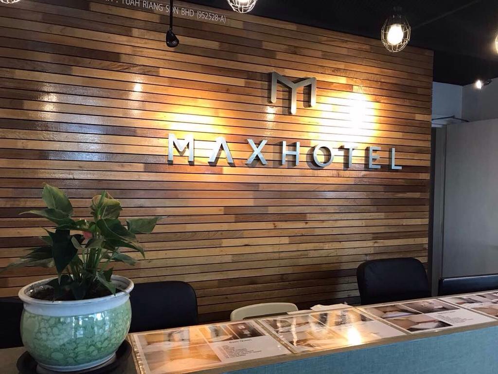 Max Hotel Subang Jaya Esterno foto