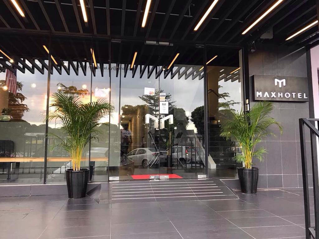 Max Hotel Subang Jaya Esterno foto