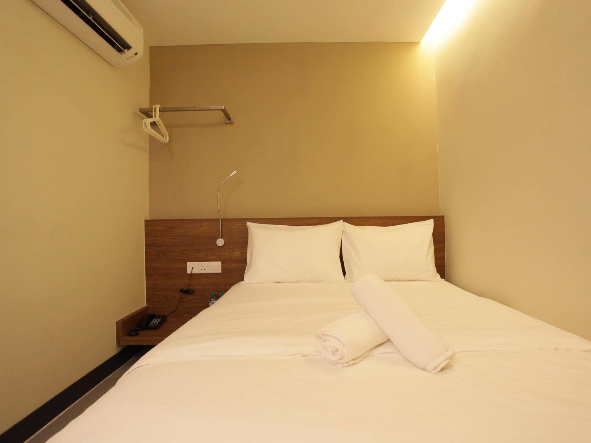 Max Hotel Subang Jaya Esterno foto